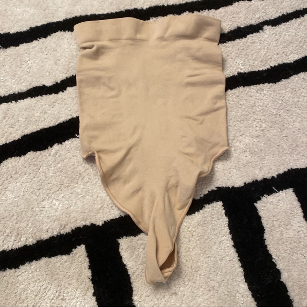 NWOT SKIMS High-Waisted Panties in Beige